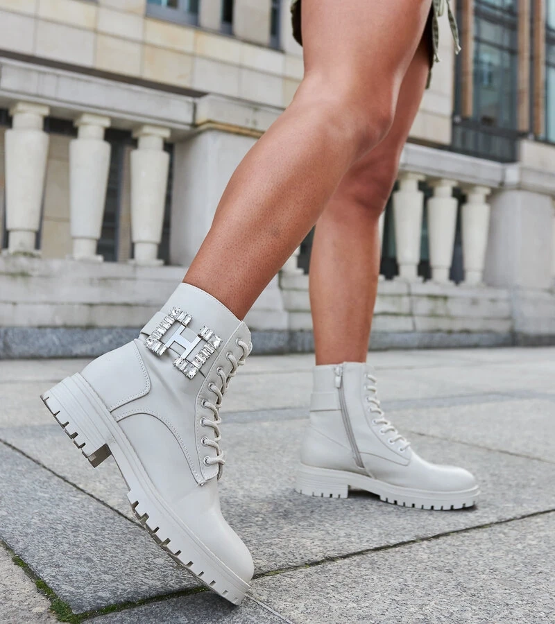 Cizme bej cu cirkonii decorative Guevara