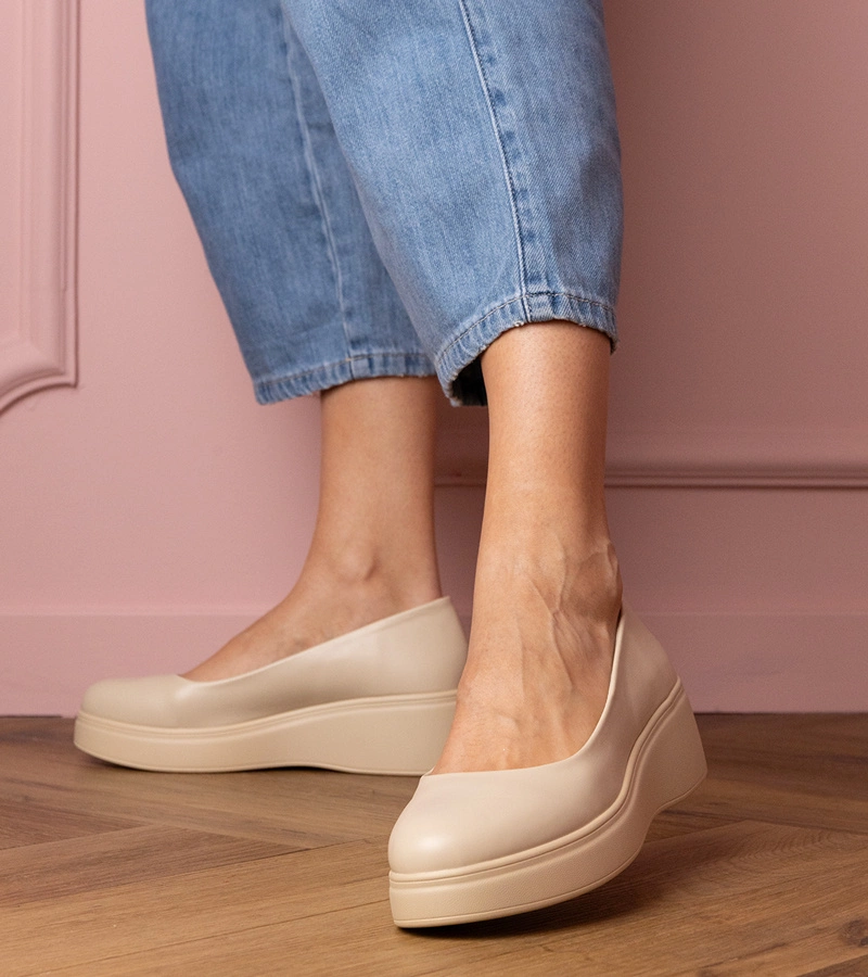 Pantofi bej pe platformă din piele ecologică Huron