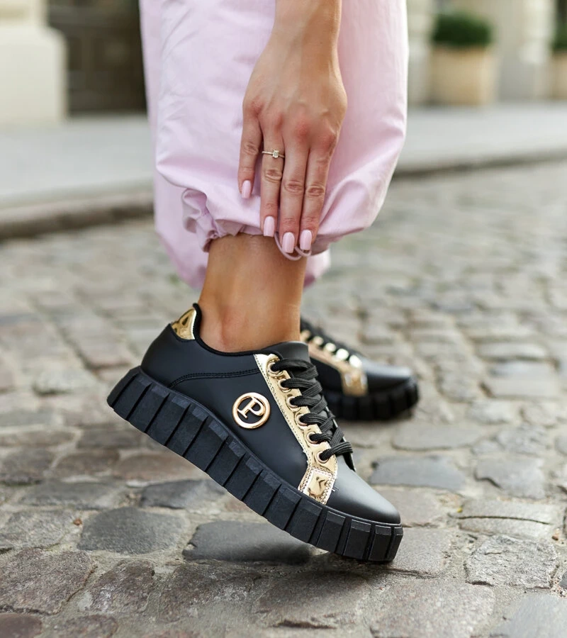 Sneakers negru-aurii pe talpa masivă Bionda