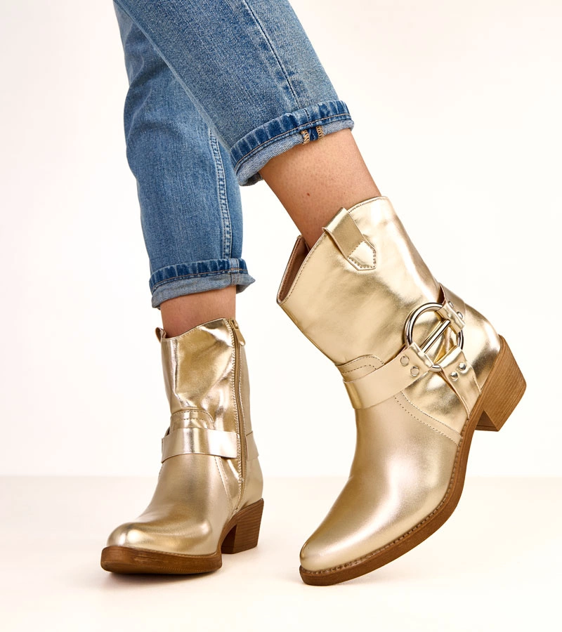 Cizme aurii de cowboy cu toc și cataramă decorativă Cedisa