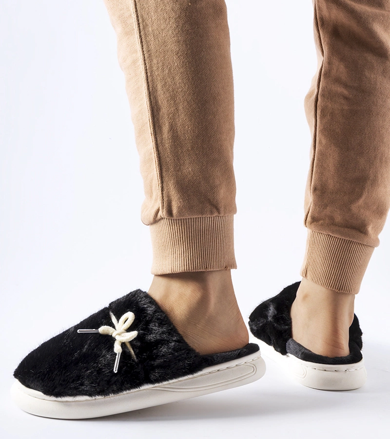 Papuci negri cu şiret decorativ Medoro