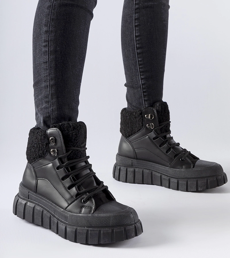 Adidasul negru izolat Adamsville