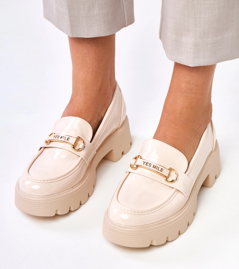 Mocasini lăcuiți bej cu ornament Kidane