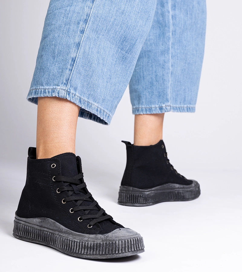 Tenisii negrii cu platformă Guerrino