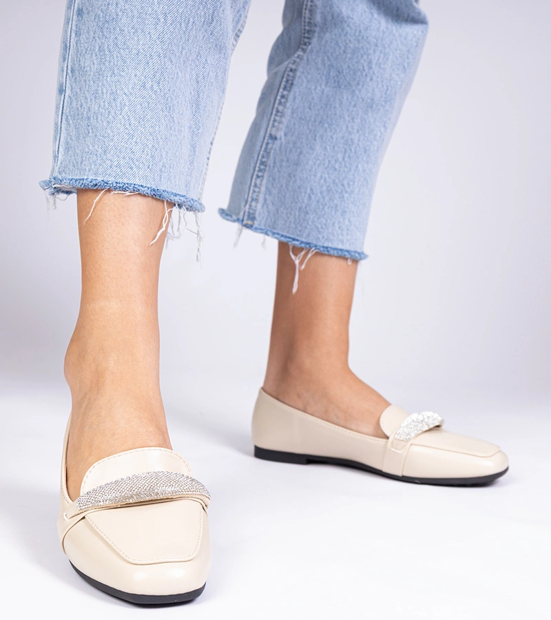 Mocasini bej pentru femei cu zirconii Kaletta