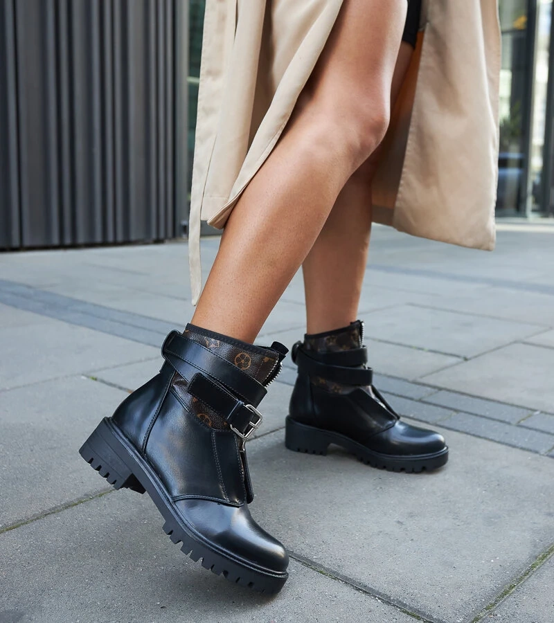 Botine negre cu curea decorativă Domus