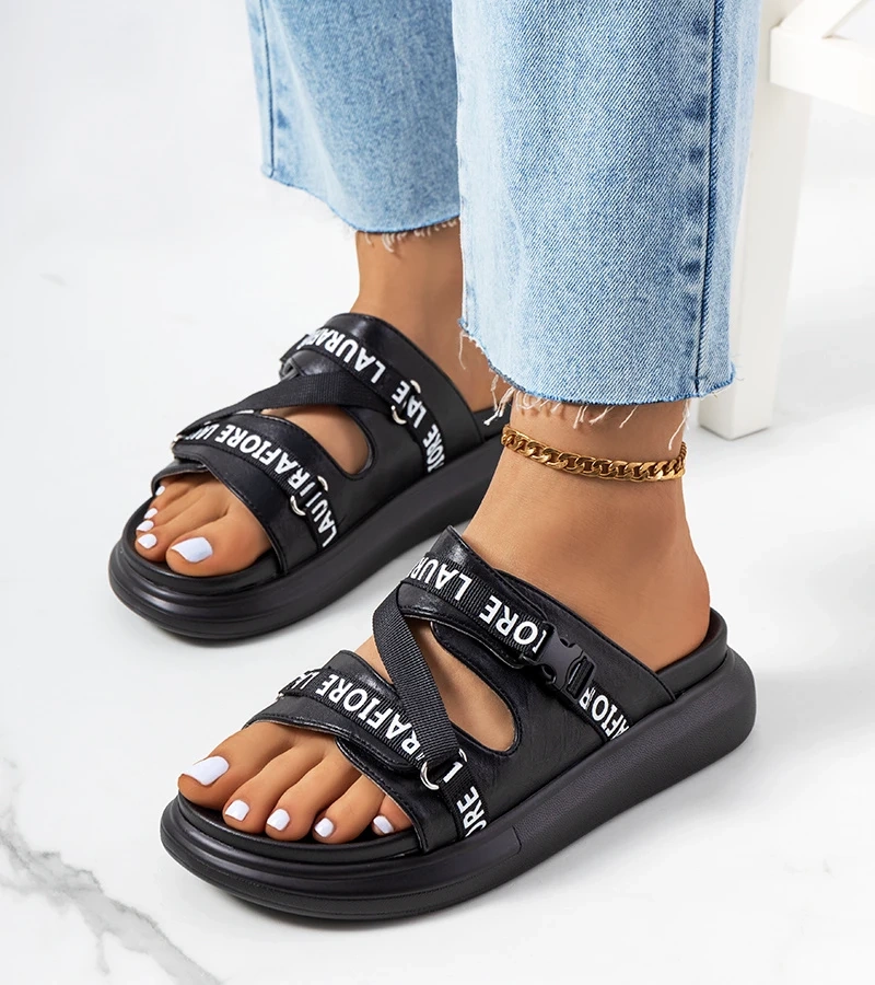 Flip-flops cu platformă neagră de Kogil