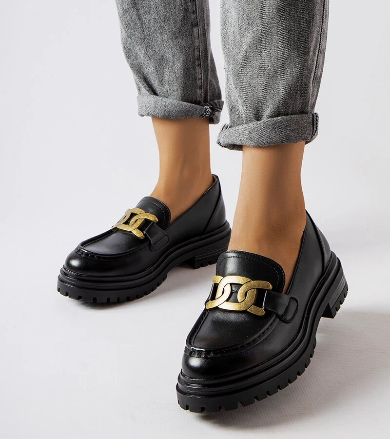 Mocasini negrii ornamentați cu o cataramă Schlanders.