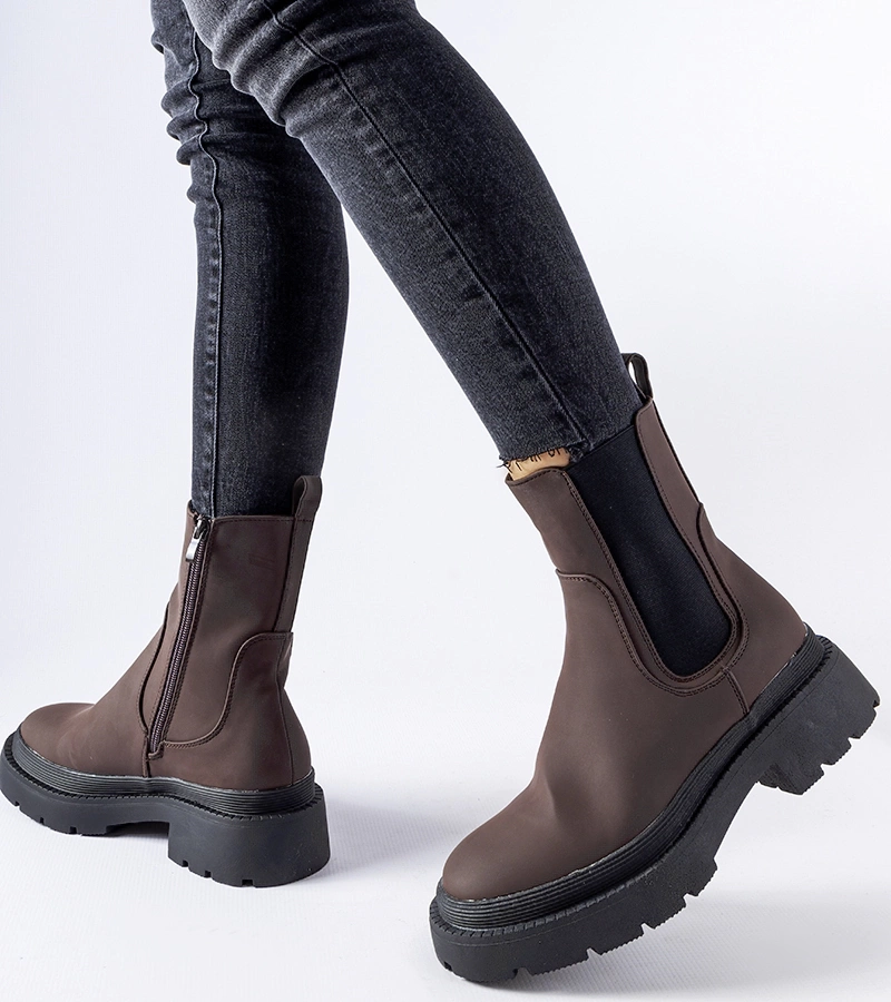 Cizme masive maro izolate termic Banaudon