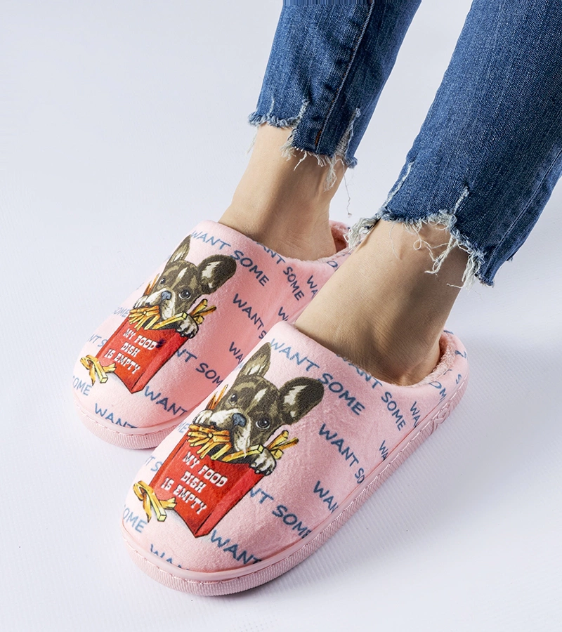 Papuci de casă moi roz cu cartofi prăjiți