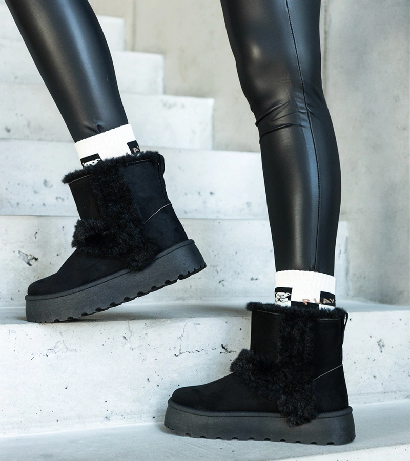 Botine ecologice negre din velur cu platformă, decorate cu blană Peters.