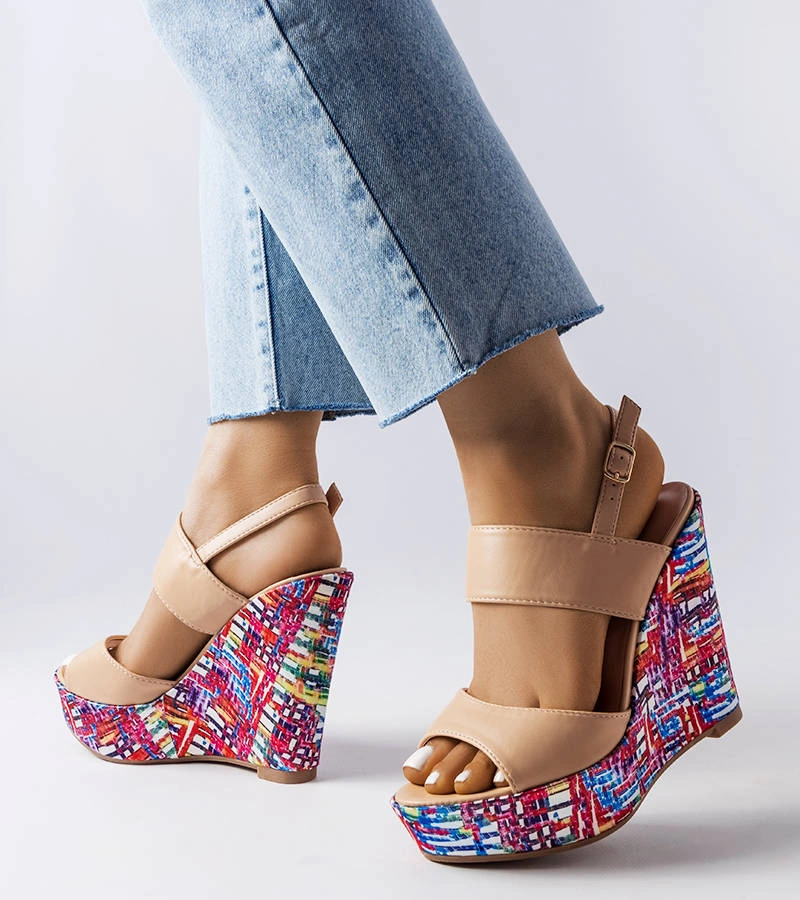 Sandale bej cu tocul înfrumusețat de Westtide