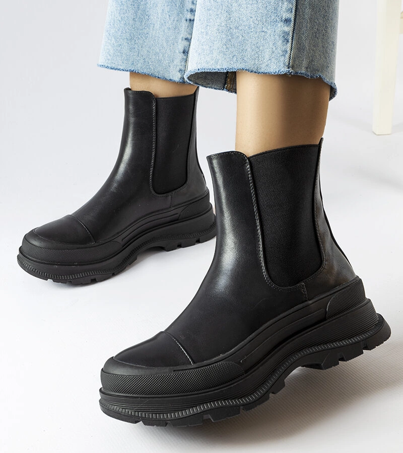 Cizme negre cu platformă de la Bellucci