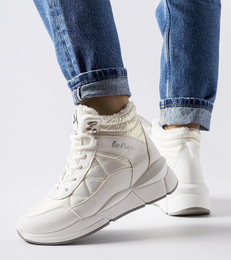 Pantofi albi izolați Lee Cooper LCJ-23-44-1983L