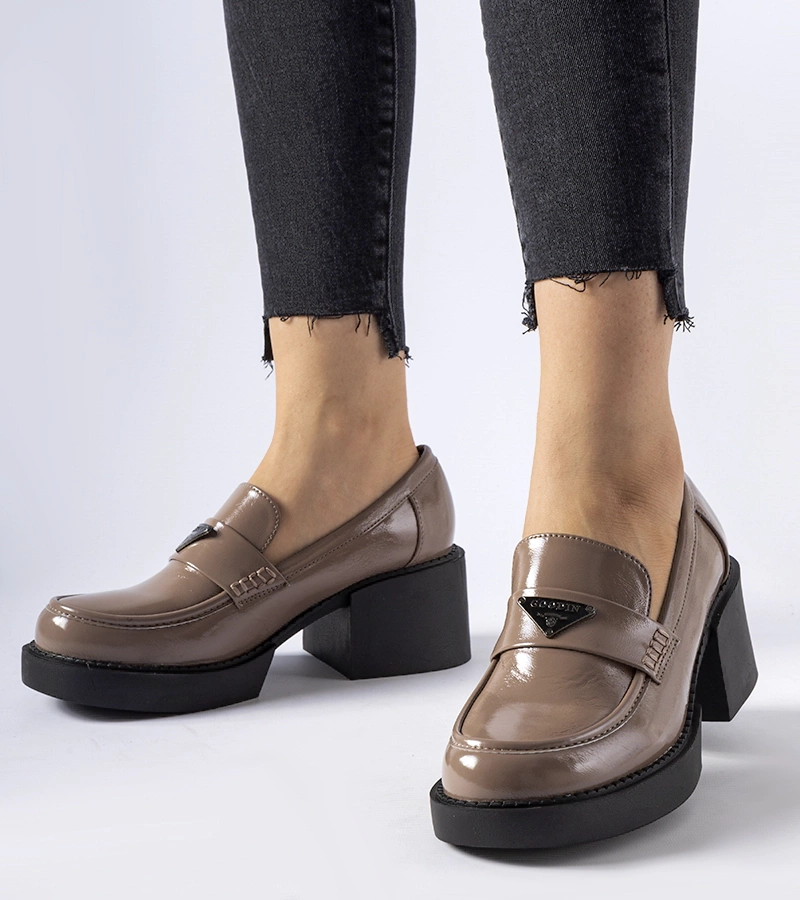 Pantofi cu toc maro lacuiți Hobbs