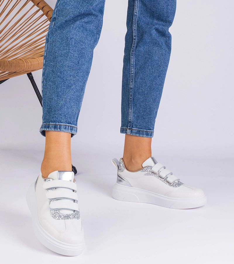 Adidași albi de damă cu scai și sclipici Kasabella