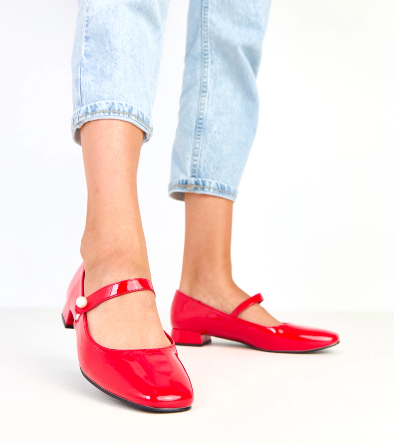 Pantofi roșii lăcuiți cu toc și barete Saga