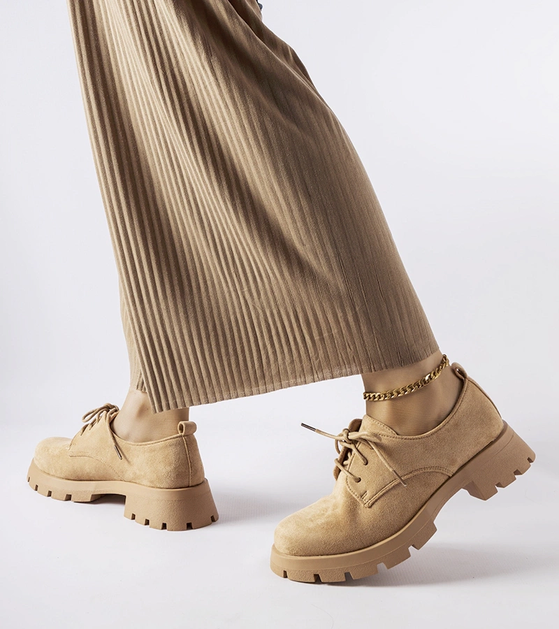 Jumătate de cizme maro pe o talpă solidă Coleman