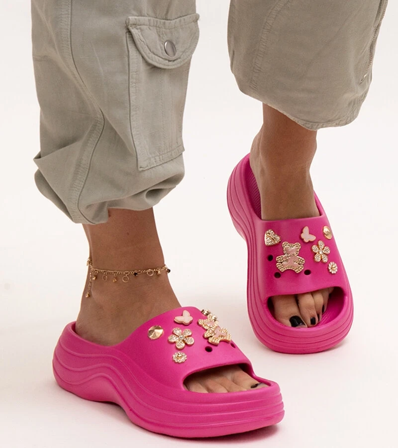 Papuci roz cu ornament strălucitor Berwana