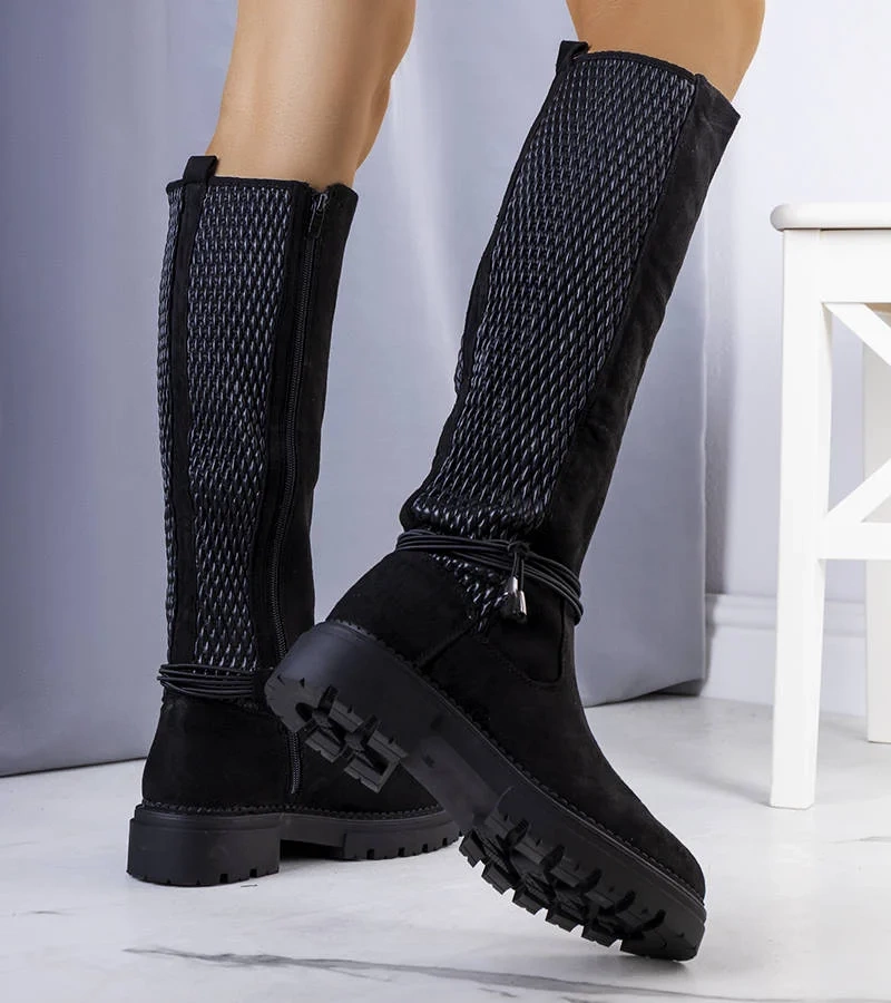 Cizme negre izolate Leale