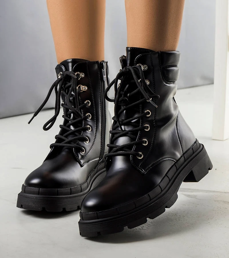 Trapper negru izolat Anfisa