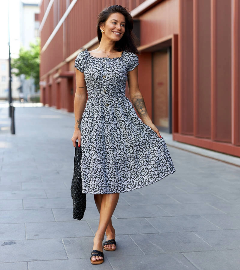 Rochie midi neagră cu flori de Sauro