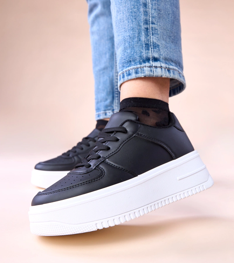 Adidași negri pe platformă Avita