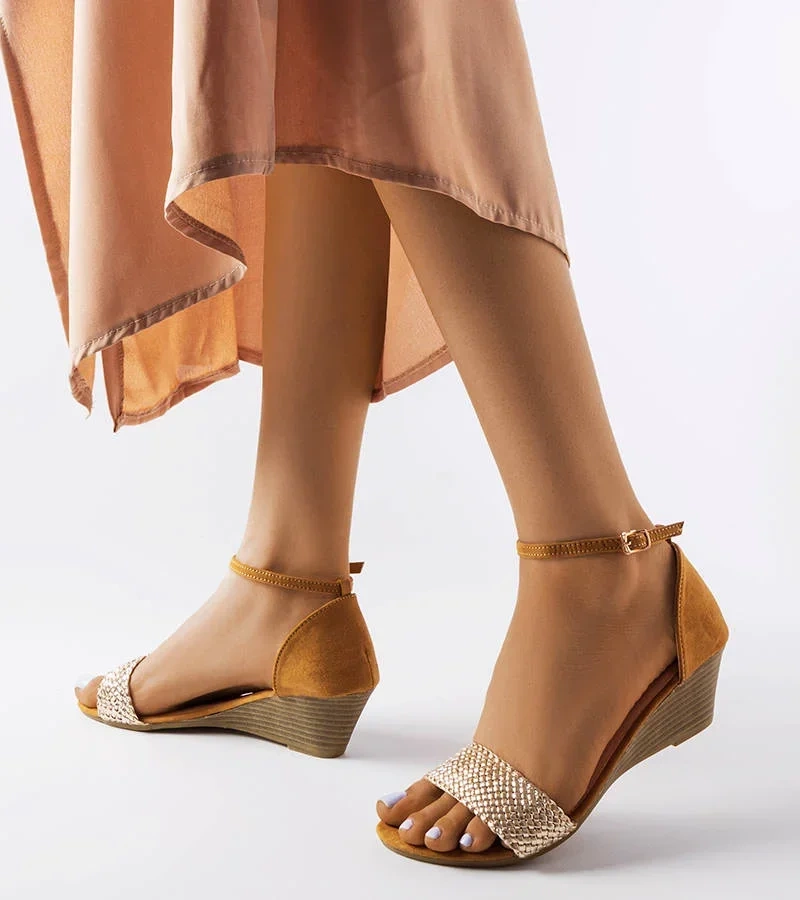 Sandale cu toc cu platformă Veltri aurii