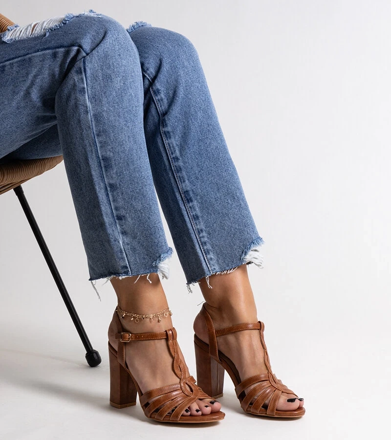 Sandale maro cu toc de la Mikaii