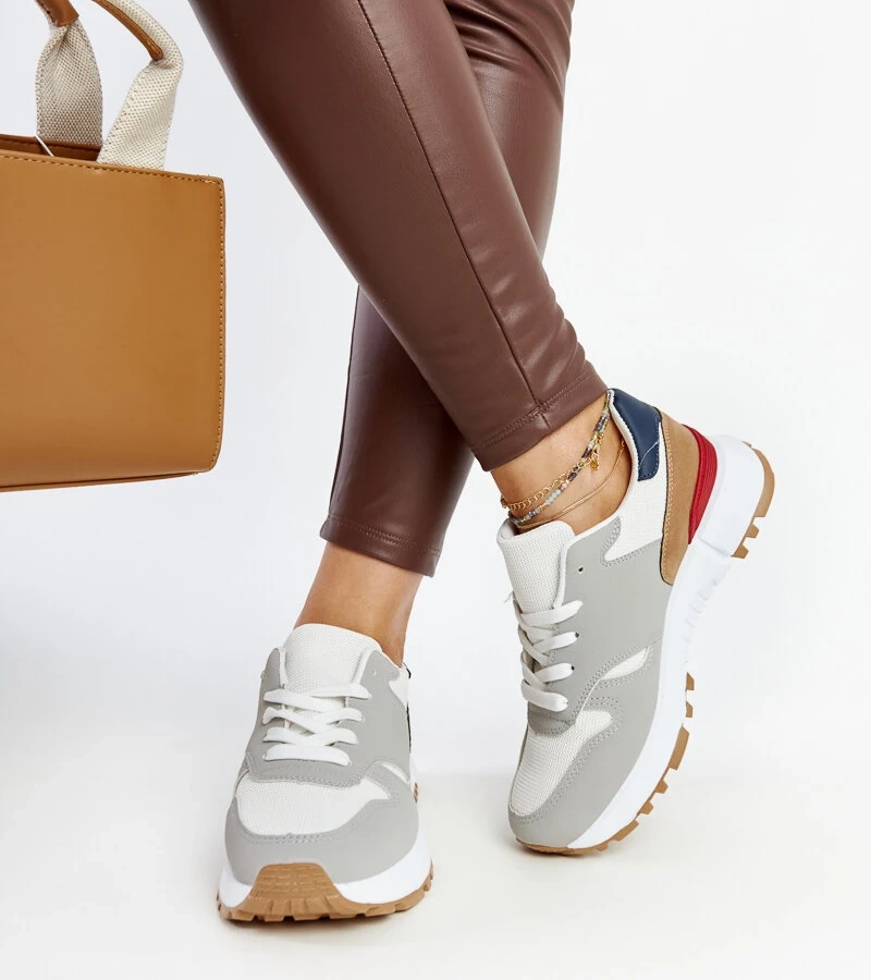 Adidași multicolori pe platforma Sultisz