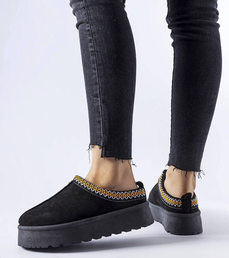 Bocanci negri cu cusături ornamentale Fori.