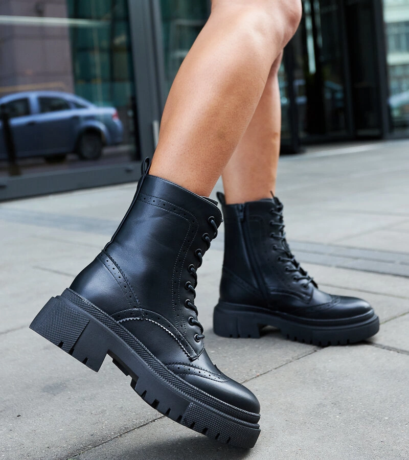 Bocanci negri cu cusături decorate Nicla