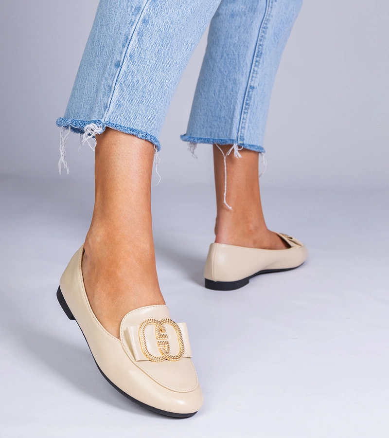 Mocasini damă bej cu ornament auriu Frada