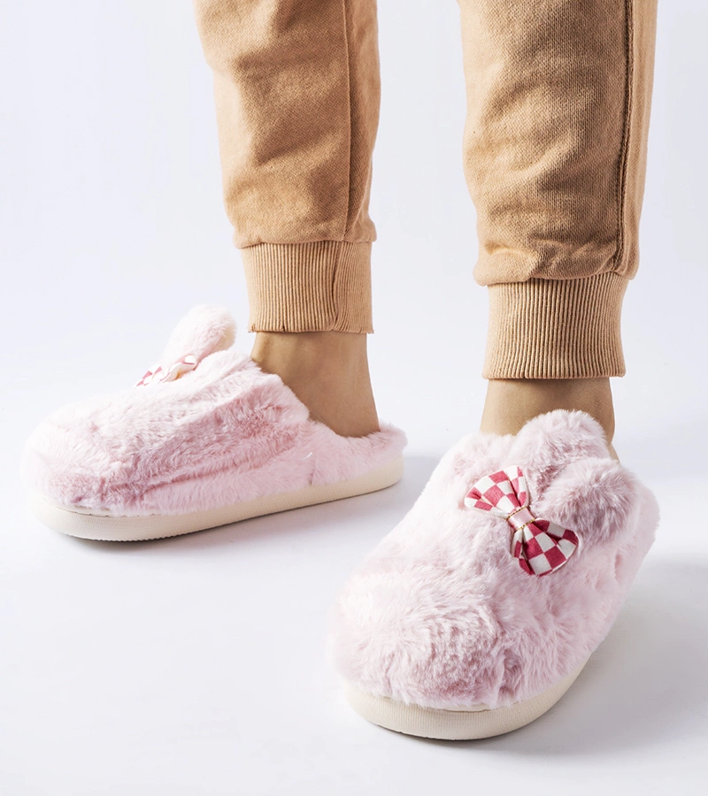 Papuci de damă roz, călduroși, cu urechiușe Buga