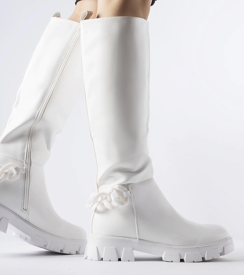 Cizme albe cu toc plat și lanț Armand