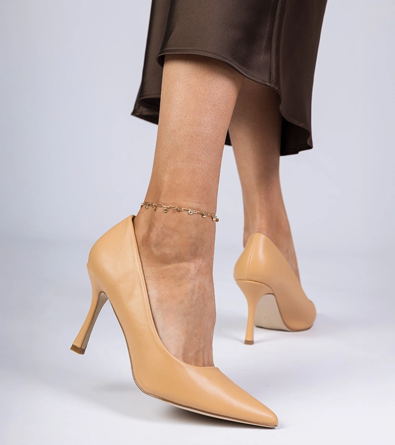 Pantofi clasici maro cu toc subțire din piele ecologică Kolly