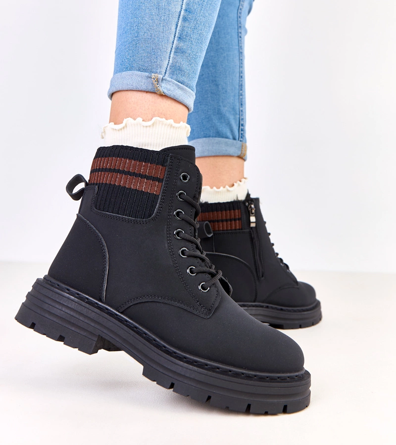 Bocanci negri îmblăniți din piele ecologică mată Goles