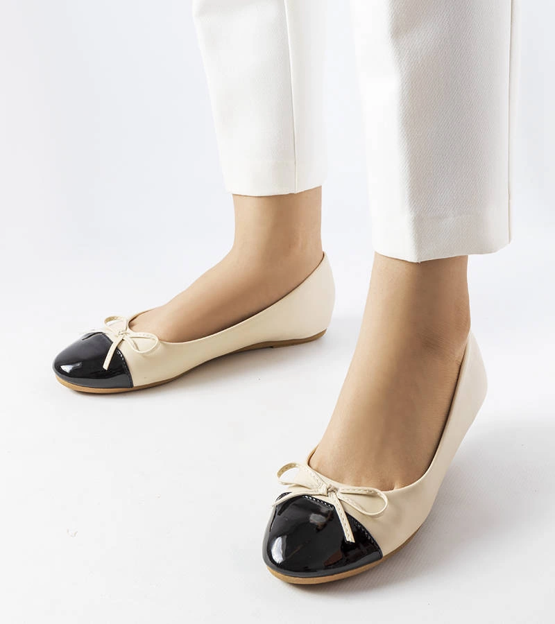 Balerini bej cu nas lăcuit de Despins