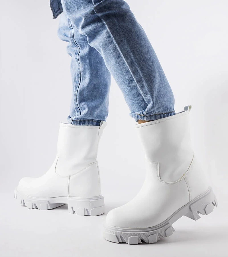 White Wuori slip-on baggers