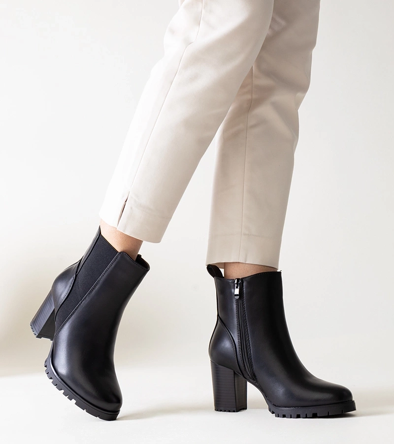 Botine negre cu toc din piele ecologică Zinah.