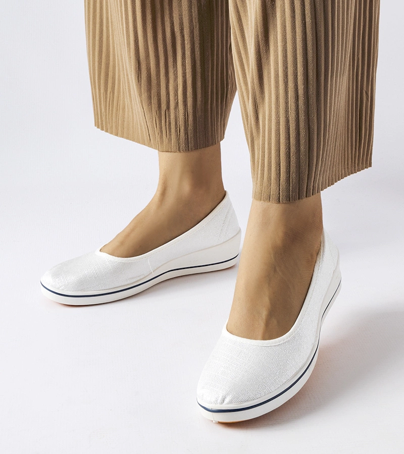 Balerini ecru lucioși cu tocuri Morrison