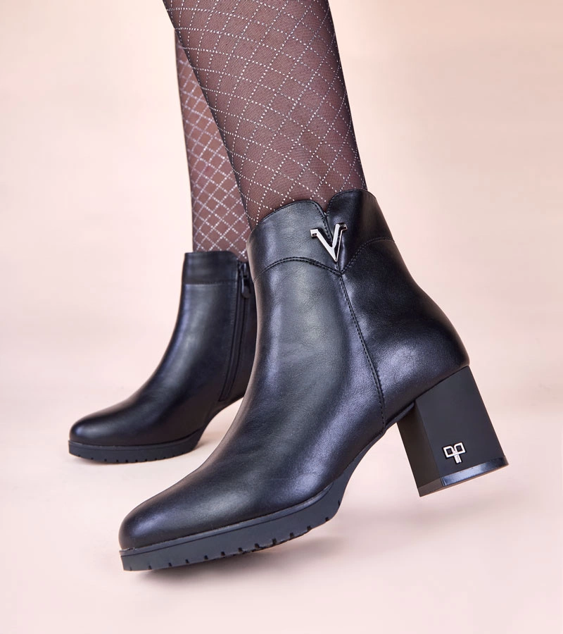 Botine negre pe toc gros cu finisaj mat Ardisa