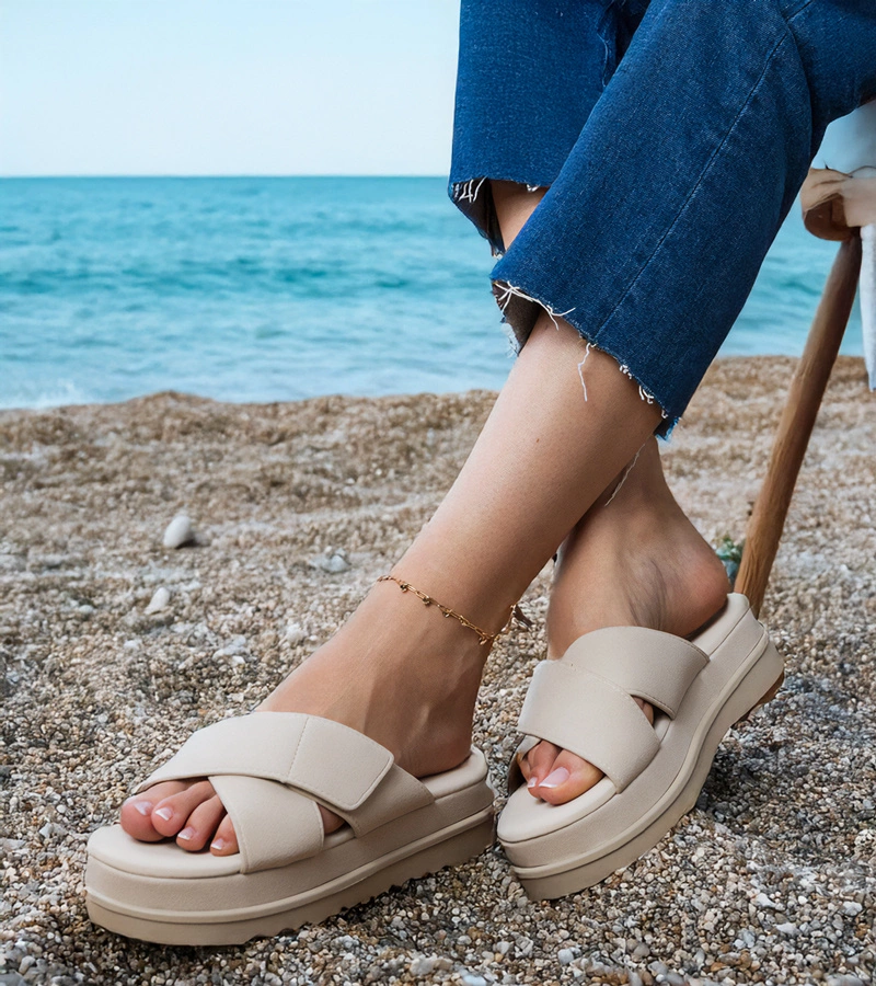 Papuci bej cu barete pe platformă Juko