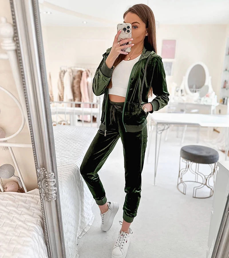 Set de catifea verde cu glugă Anna