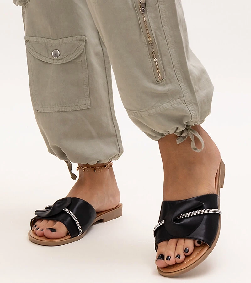 Cercei Amari decorați cu o bandă de zirconii