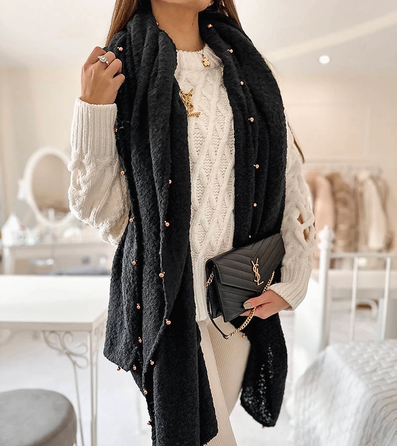 Șal negru cu mărgele de Yvonne