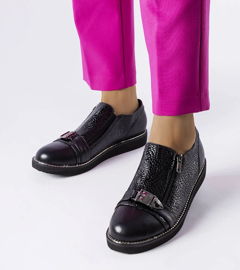 Hugues pantofi cu tocuri negre în relief