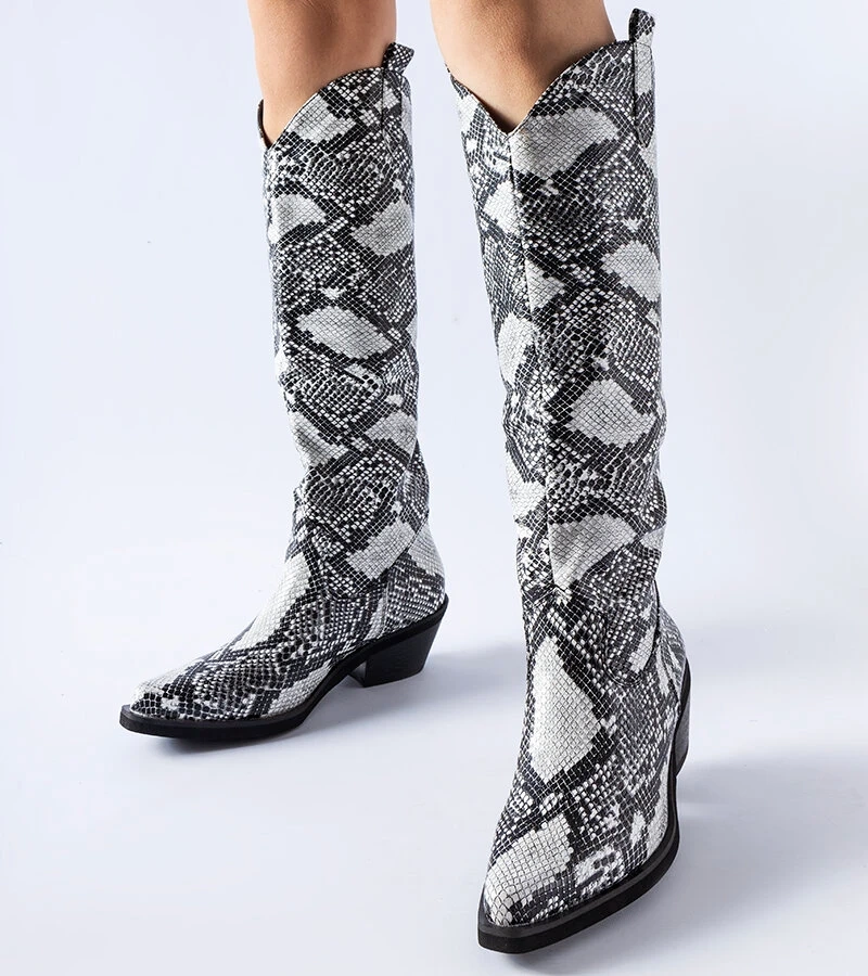 Cizme de cowboy alb-negru cu model de șarpe Chapin
