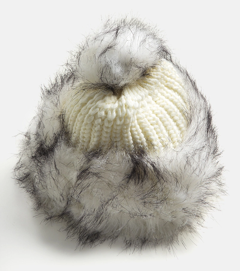 Șapcă albă cu pompon Leola