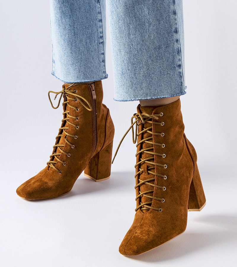 Cizme stiletto cu șiret maro de la Drouins